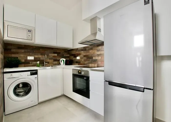 Premium Apartment By Hi5 - Central 3 Bedroom