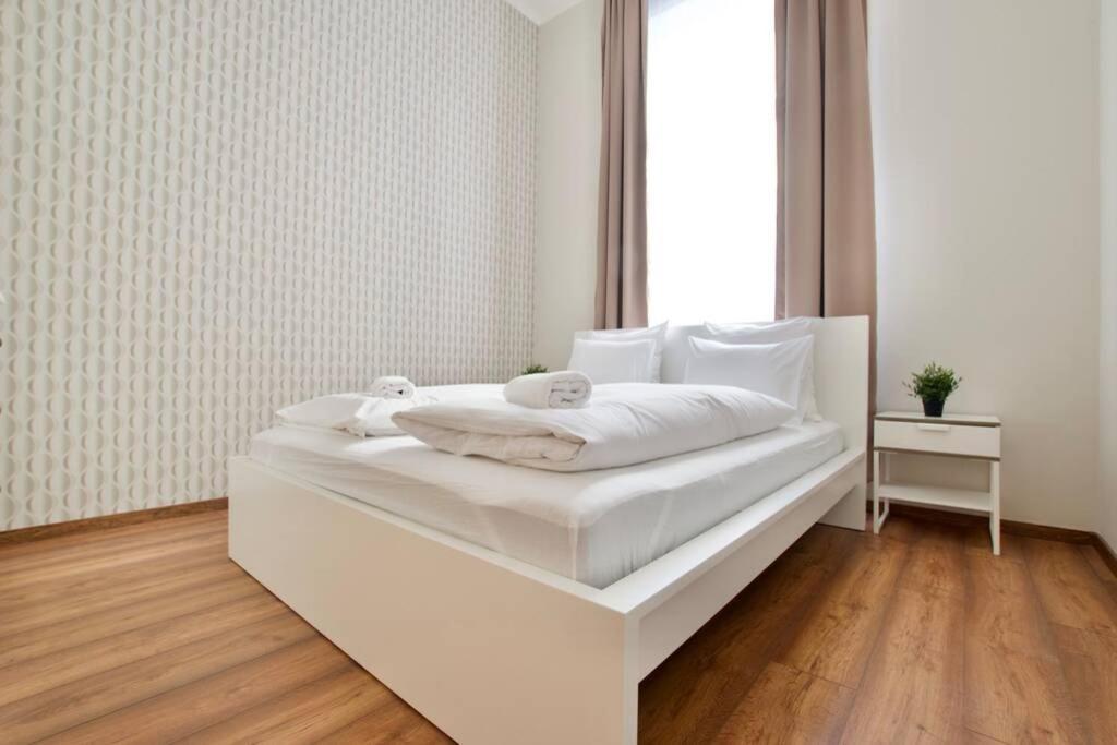 Apartment Premium By Hi5 - 3 Bedroom Budapest